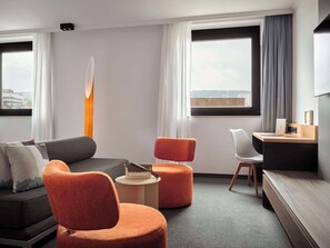Signature Double Room | Hypo-allergenic bedding, in-room safe, desk, laptop workspace