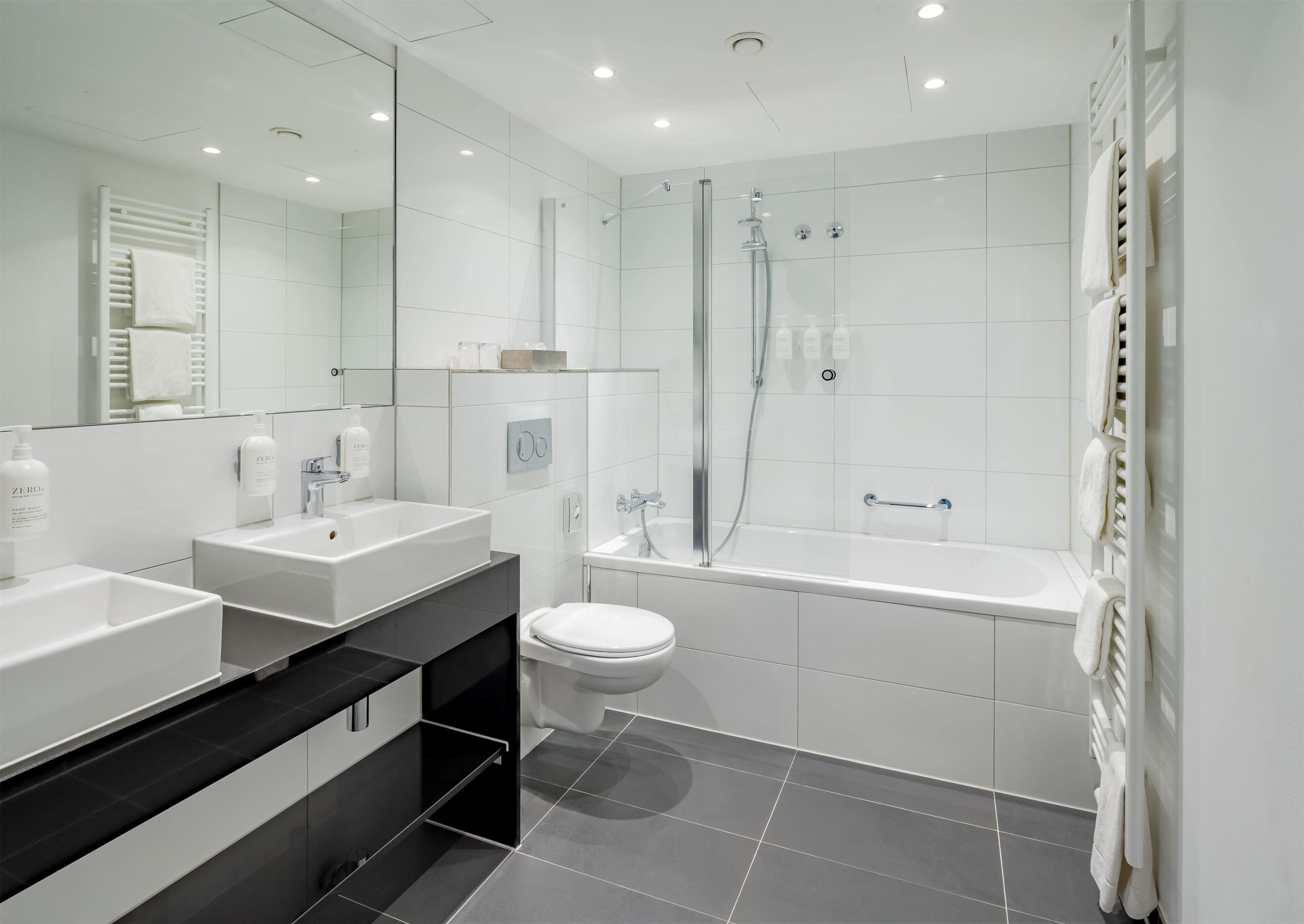 Zimmer, 1 King-Bett und Schlafsofa | Dusche im Bad