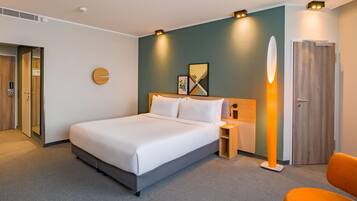 Room, 1 King Bed | Hypo-allergenic bedding, in-room safe, desk, laptop workspace