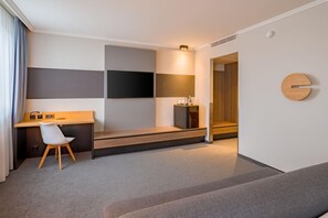 Room, 1 King Bed with Sofa bed | Hypo-allergenic bedding, in-room safe, desk, laptop workspace