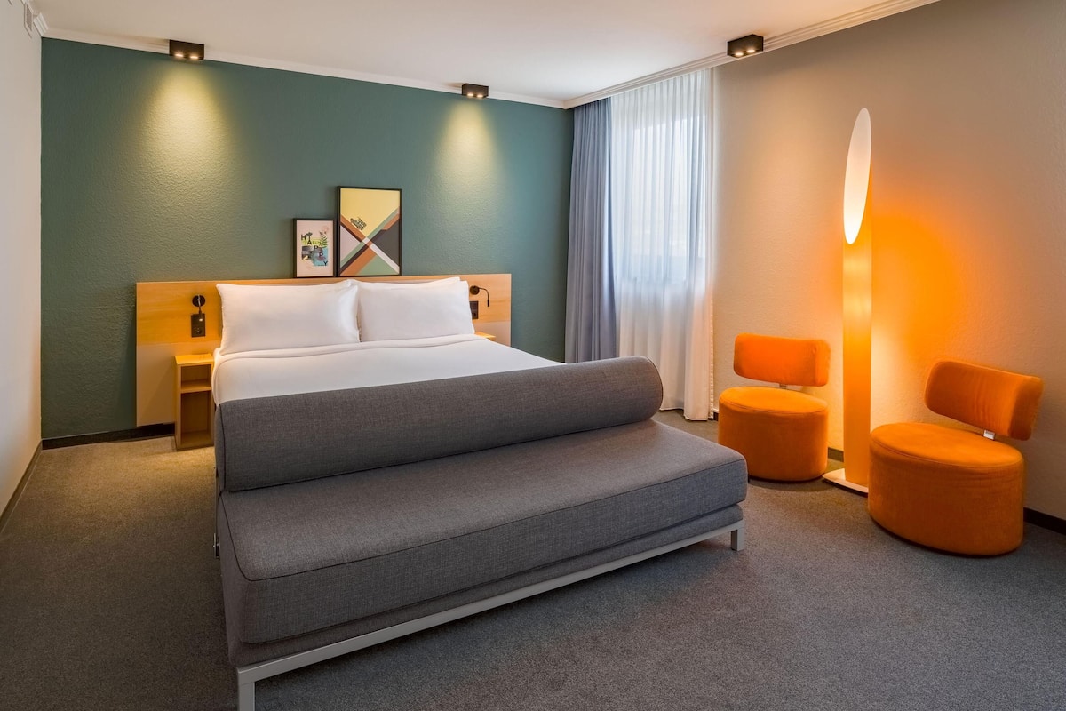 Room, 1 King Bed with Sofa bed | Hypo-allergenic bedding, in-room safe, desk, laptop workspace