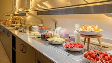 Tägliches Frühstücksbuffet (18 EUR pro Person)