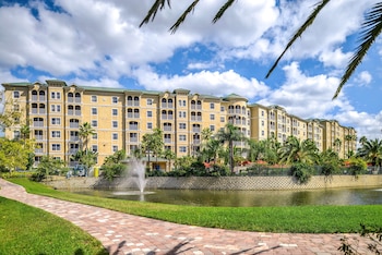 Hotel Exterior at Hilton Vacation Club Mystic Dunes Orlando
