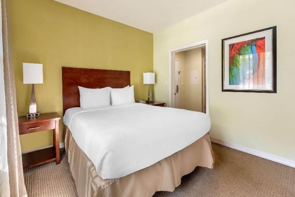 1 bedroom, premium bedding, in-room safe, desk