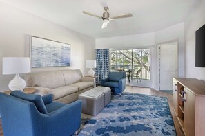 En 52-tommers TV med kabel-kanaler samt DVD-spiller og bordtennis