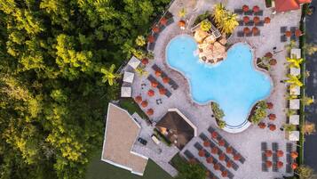 4 piscinas externas, barracas, guarda-sóis
