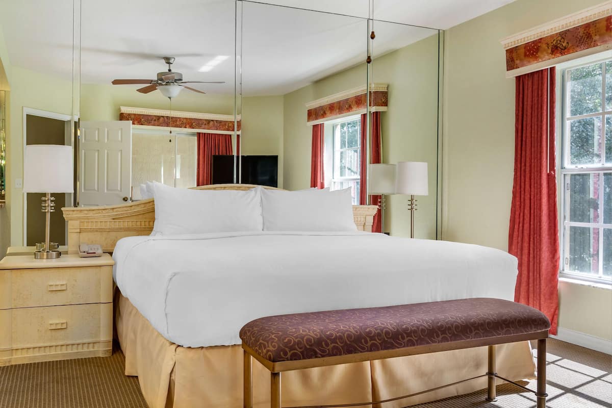 1 bedroom, premium bedding, in-room safe, desk