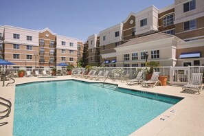 Outdoor pool, pool loungers