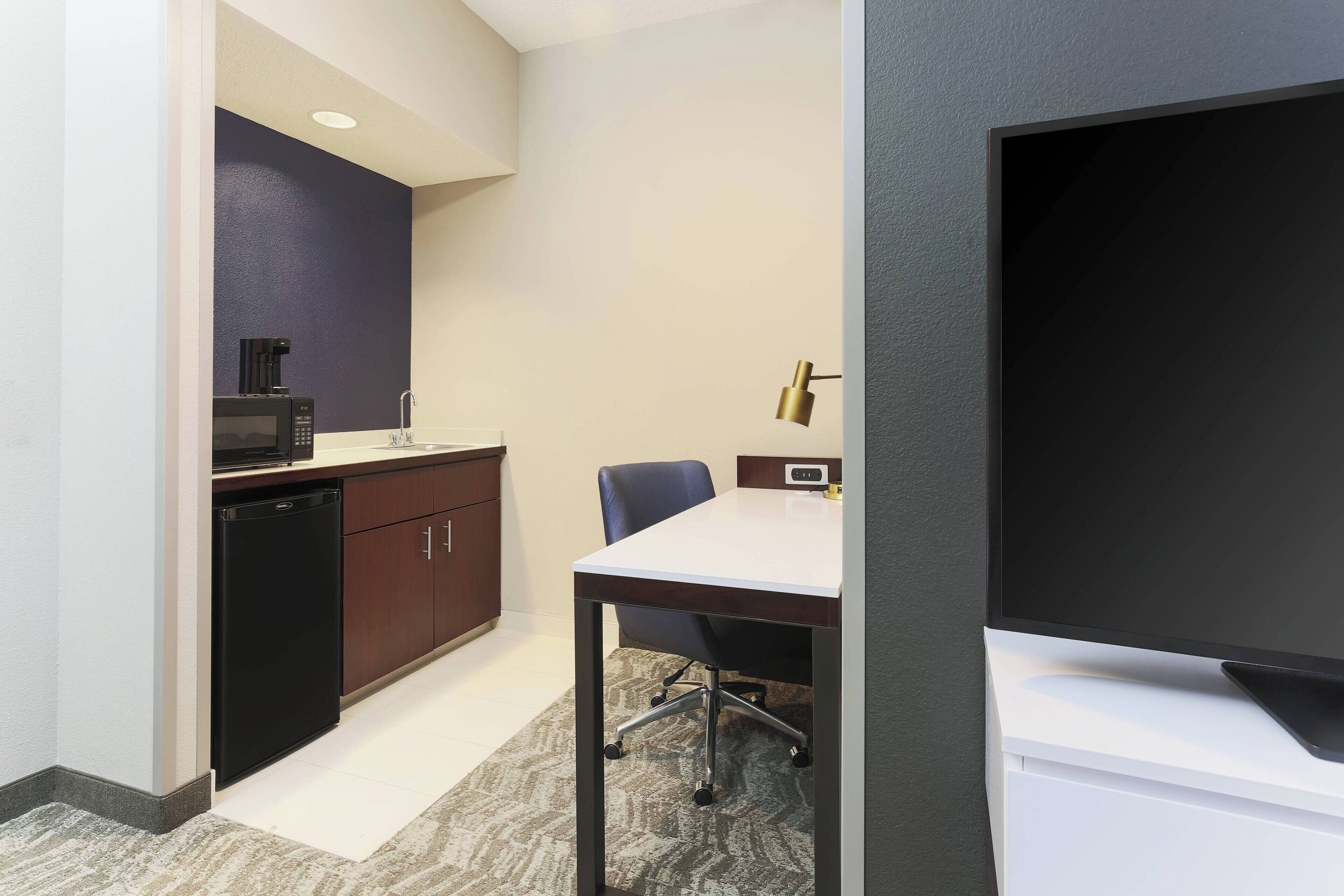 studio suite, 1 king bed with sofa bed | pillow-top beds, desk, blackout curtains, iron/ironing board