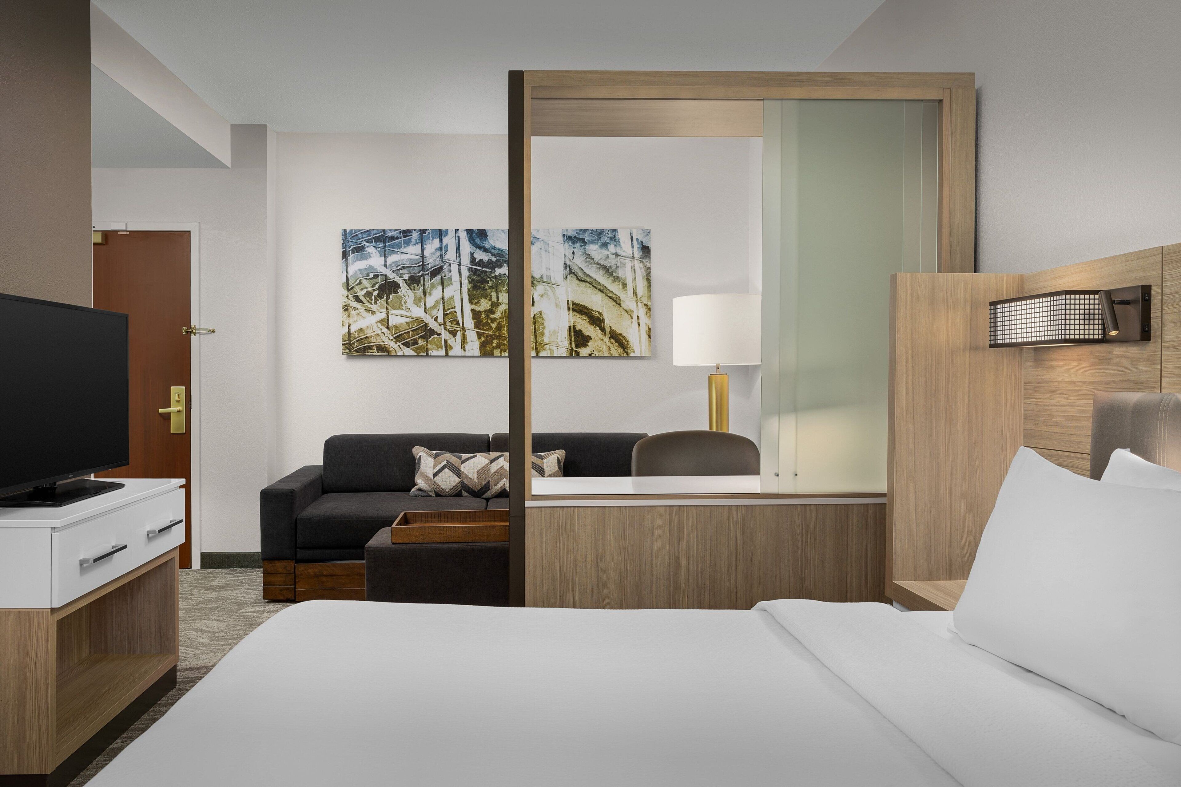 studio, 1 king bed | in-room safe, desk, laptop workspace, iron/ironing board