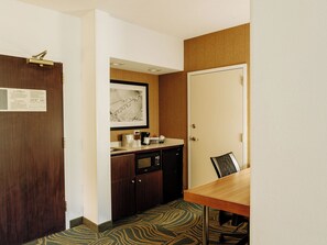 Living area - The Beacon Charlotte Airport (Charlotte)