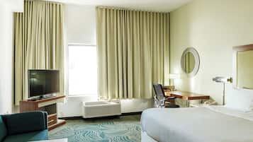 1 slaapkamer, een kluis op de kamer, een bureau, een laptopwerkplek