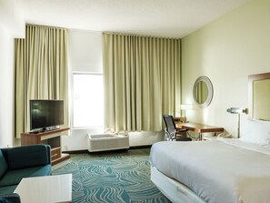 1 soveværelse, pengeskab på værelset, skrivebord