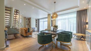 Superior appartement | Restaurant | Serveert ontbijt