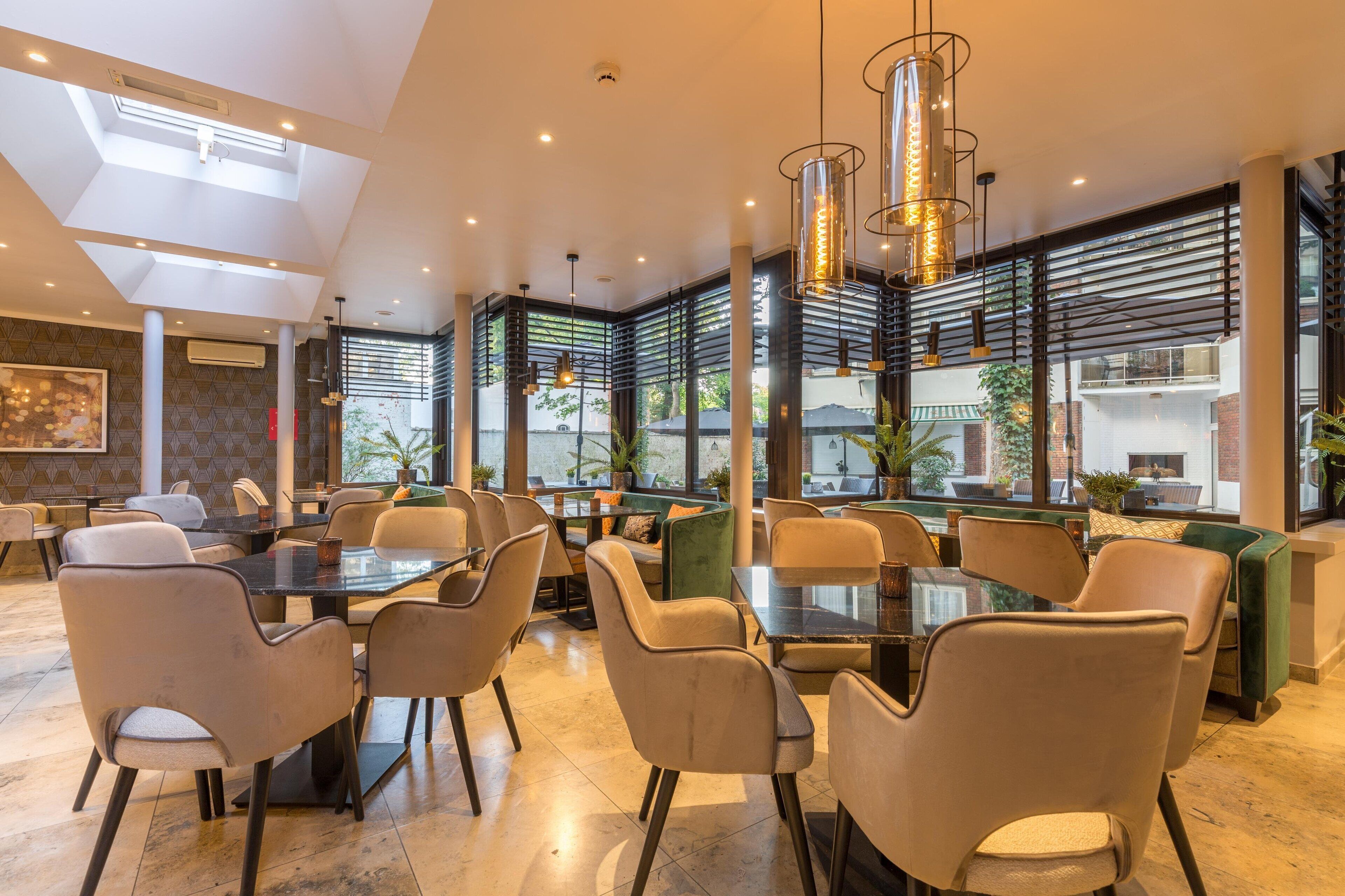 Daily buffet breakfast (EUR 21.5 per person)