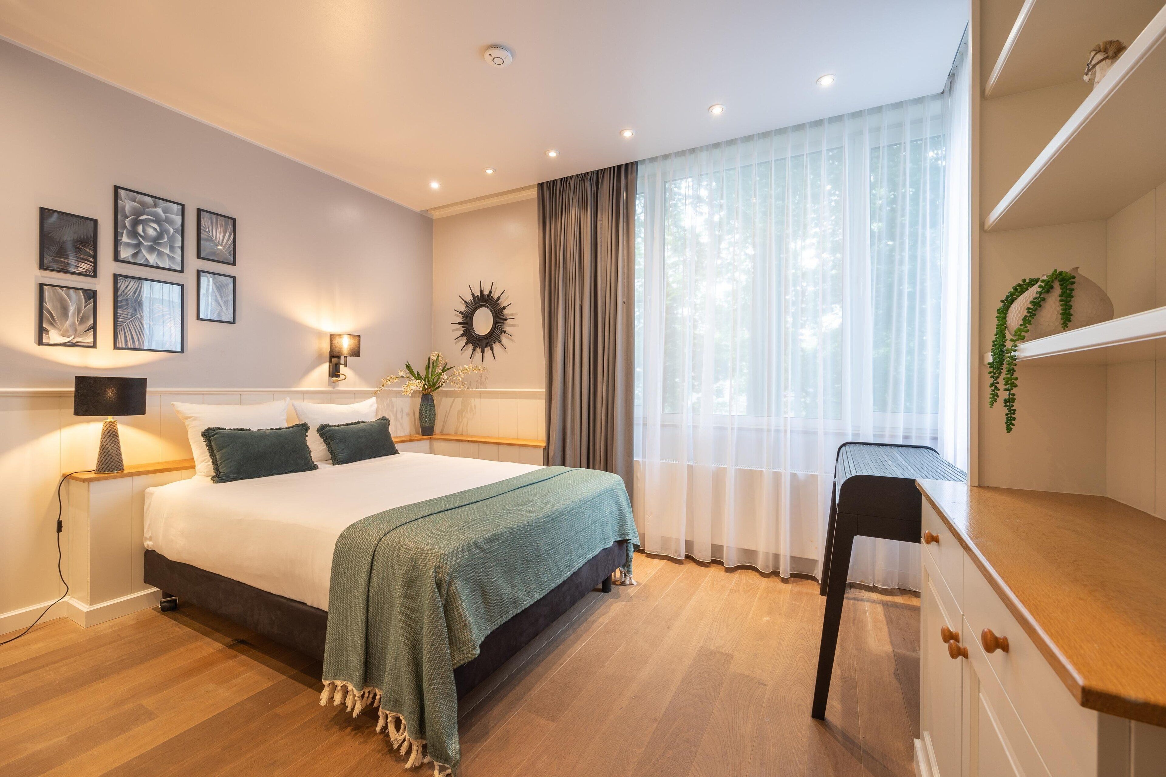 Superior appartement | Luxe beddengoed, een minibar, een kluis op de kamer, een bureau