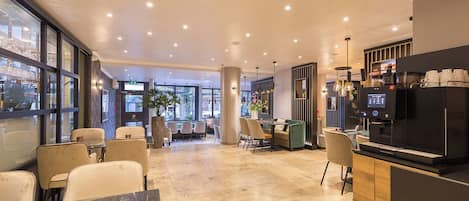 Daily buffet breakfast (EUR 21.5 per person)