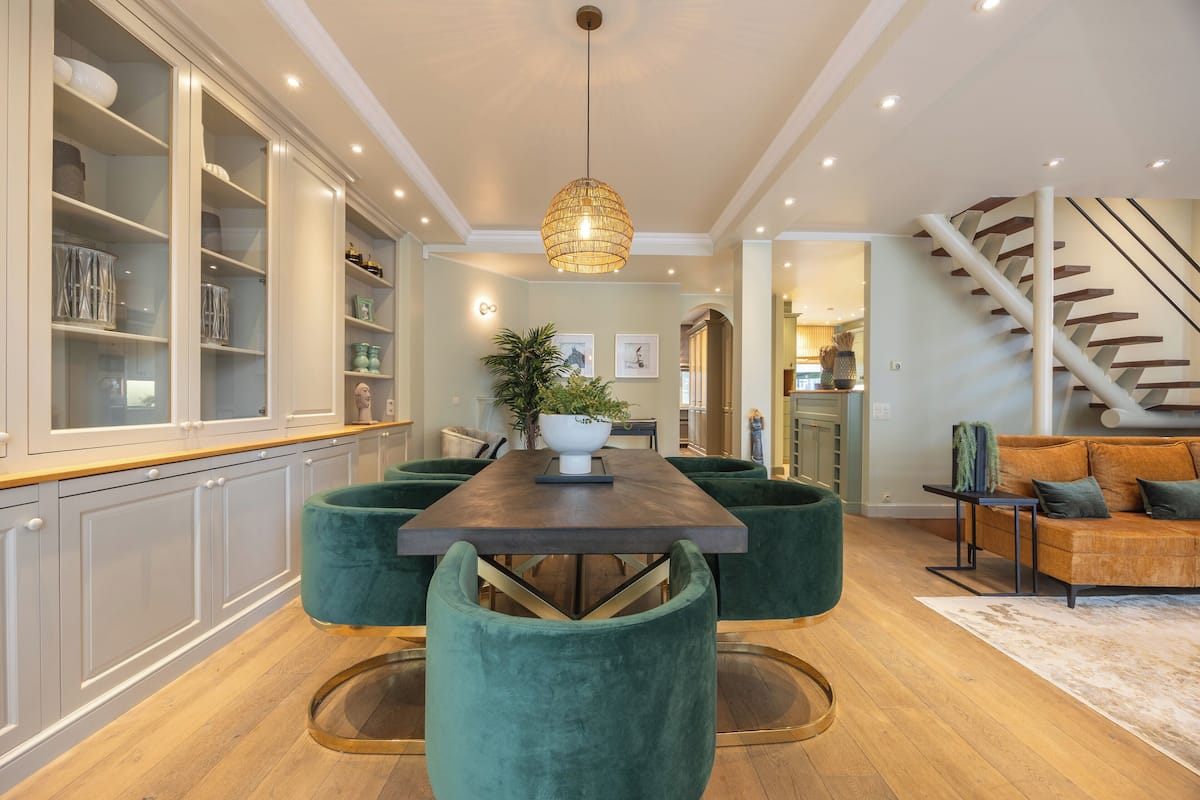 Appartement, 4 chambres (1 King Bed 3 Double Beds) | Restaurant | Petit déjeuner servi sur place