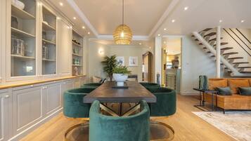 Apartment, 4 Bedrooms (1 King Bed 3 Double Beds) | Restaurant | Breakfast served