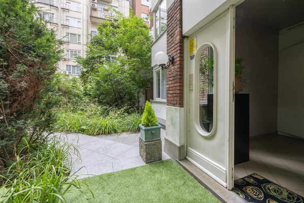 Exterior - Leonardo Hotel Antwerp The Plaza (Antwerp)