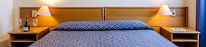 Cofres nos quartos, escrivaninha, cortinas blackout, Wi-Fi de cortesia