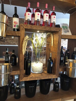 2 restaurants; lunch and dinner served  - Eden Hotel (Goettingen)