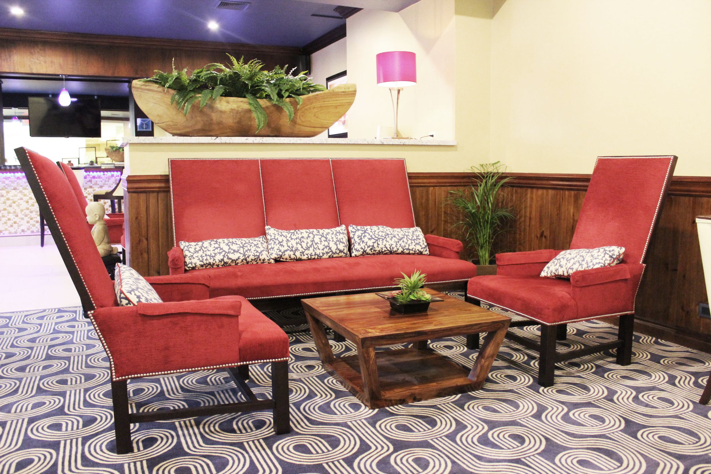 2 bars/lounges, poolside bar