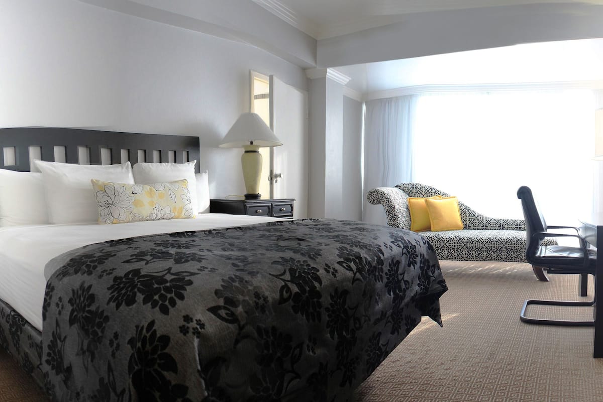 1 bedroom, premium bedding, down duvets, minibar