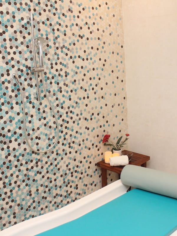 Premium bedding, down comforters, minibar, in-room safe