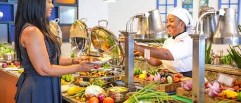 Daily cooked-to-order breakfast for a fee