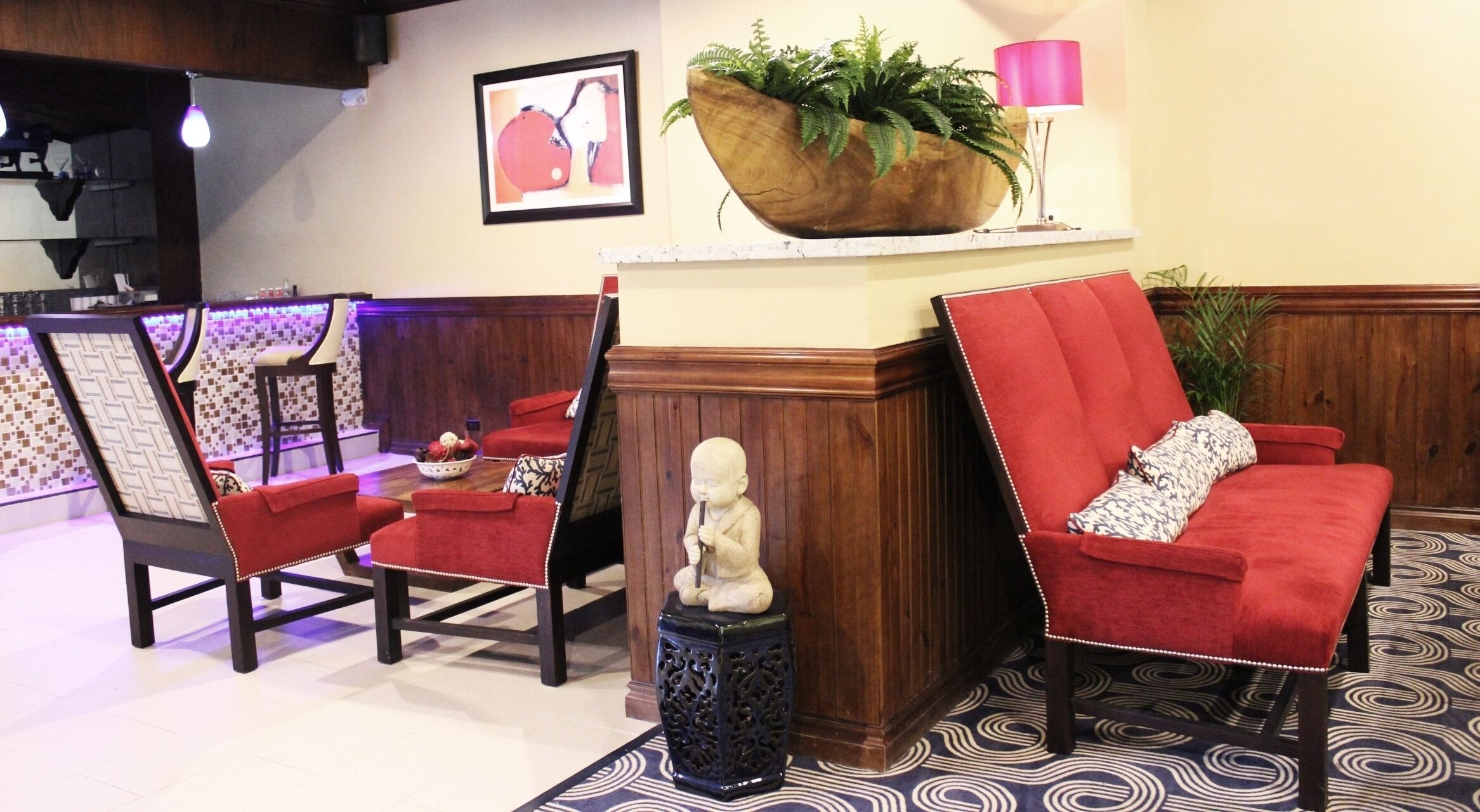 2 bars/lounges, poolside bar