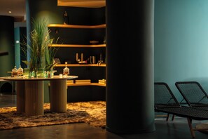 Salas de tratamientos para parejas, sauna, bañera de hidromasaje 
