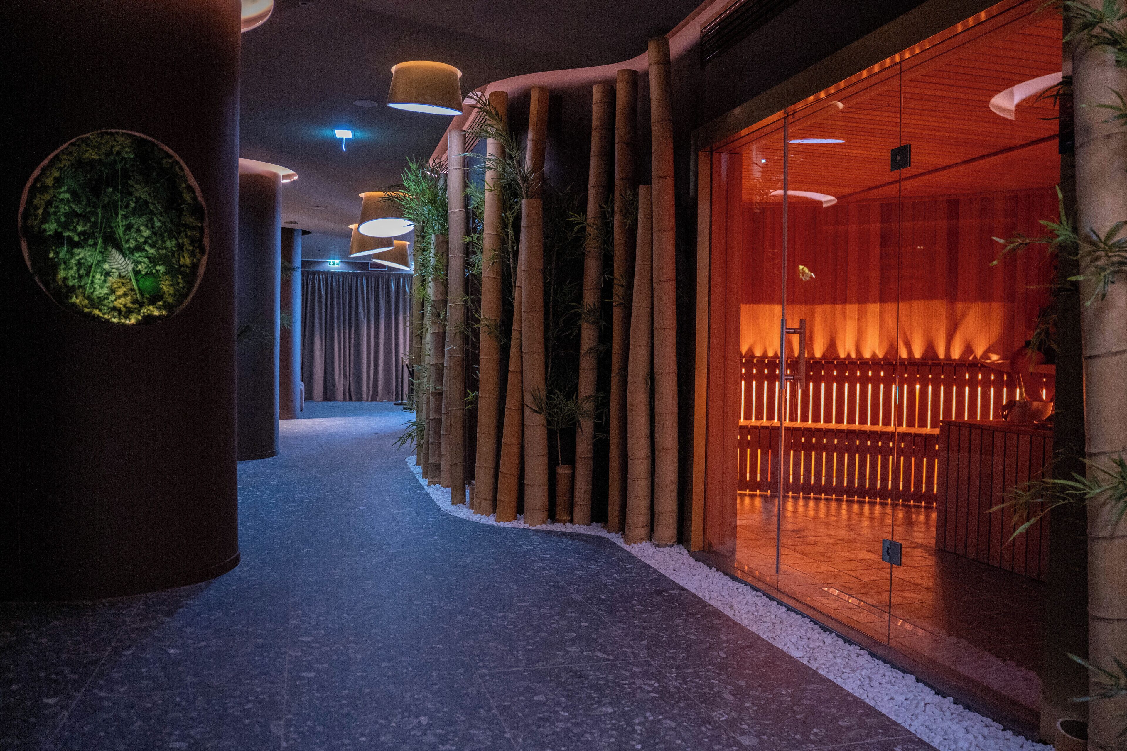 Couples treatment rooms, sauna, hot tub, steam room, hot springs