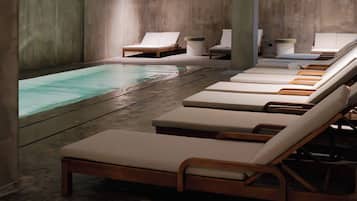 Couples treatment room(s), sauna, hot tub, steam room