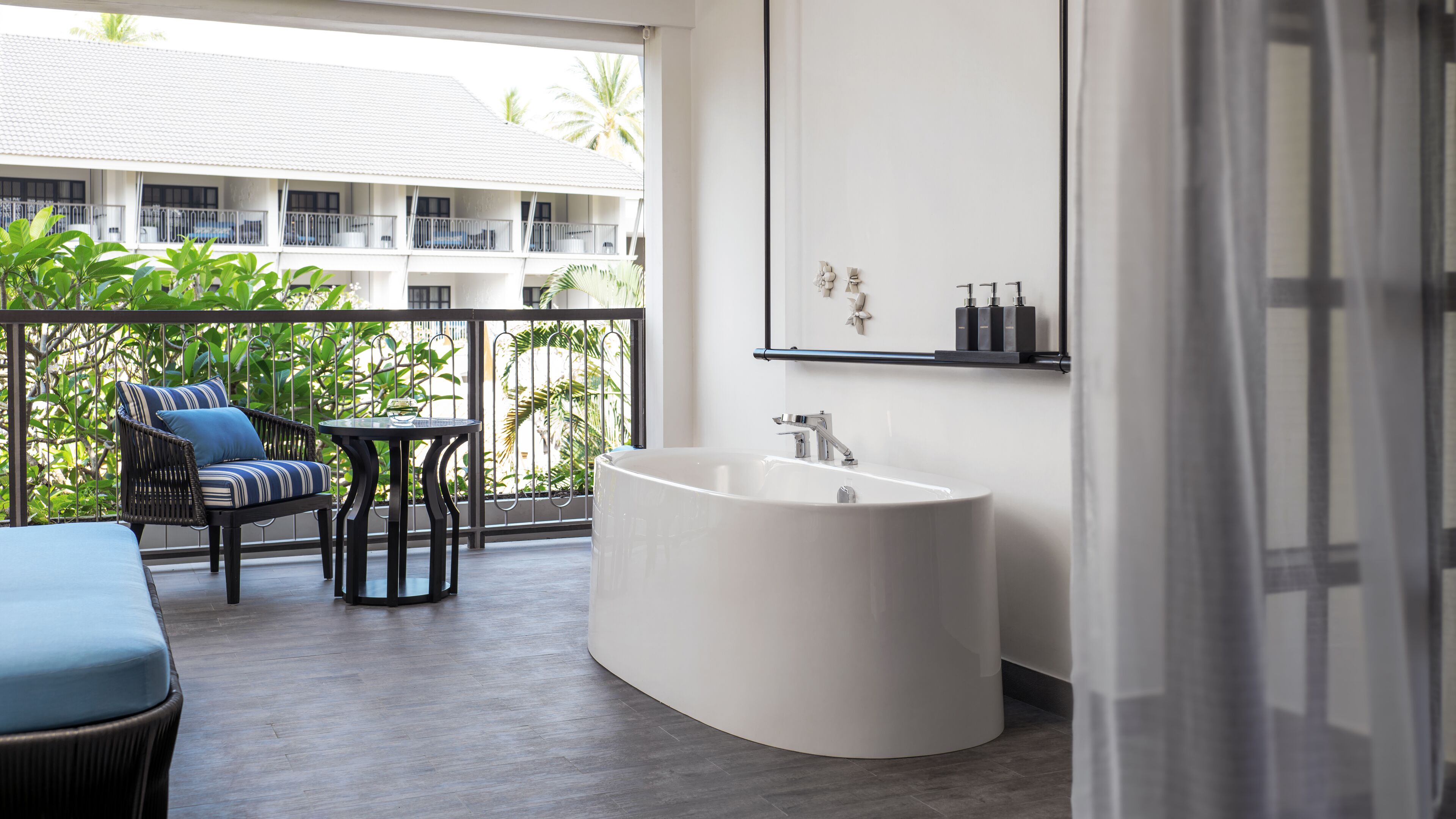 1 bedroom, premium bedding, minibar, in-room safe