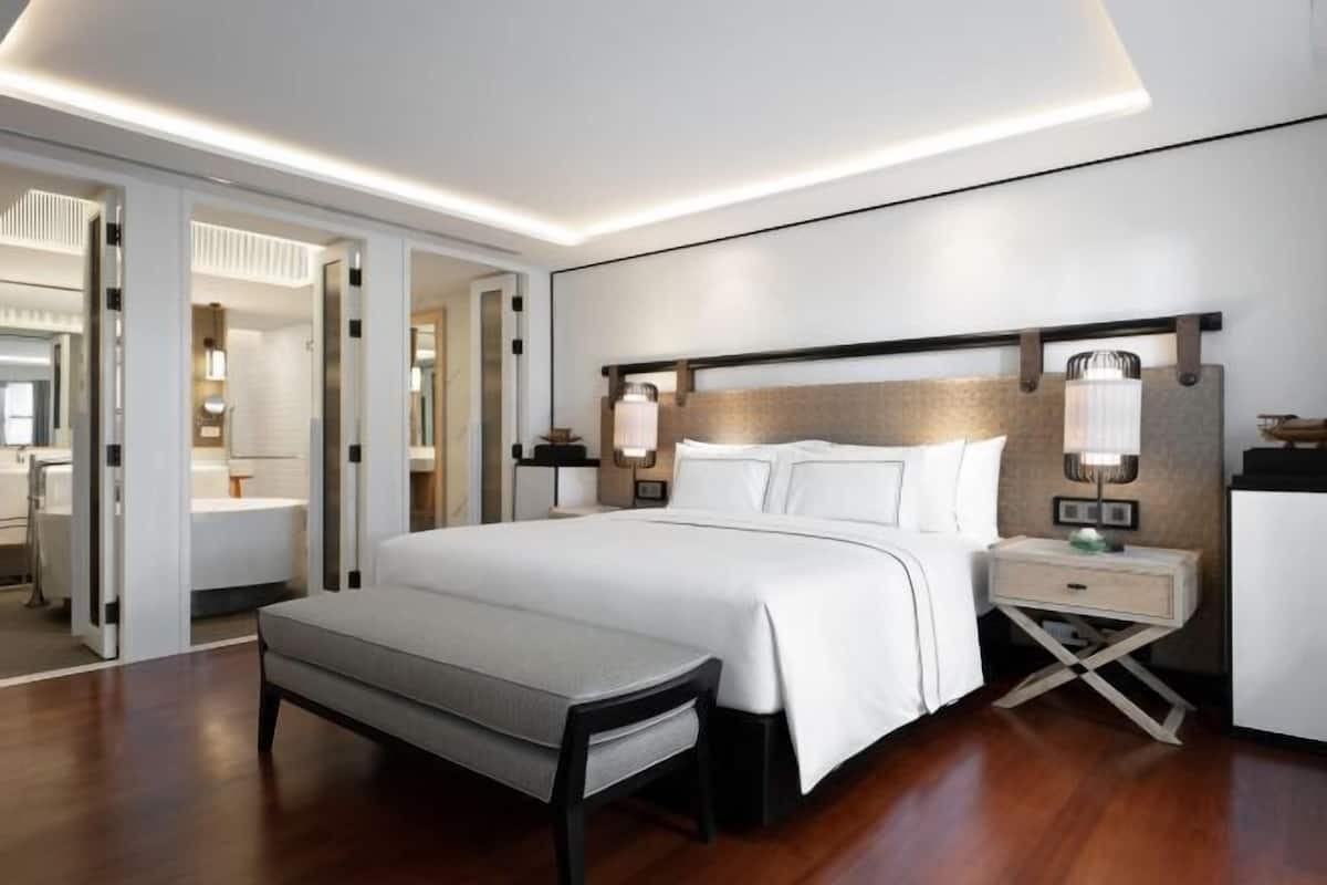 1 bedroom, premium bedding, minibar, in-room safe