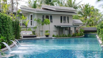 1 bedroom, premium bedding, minibar, in-room safe