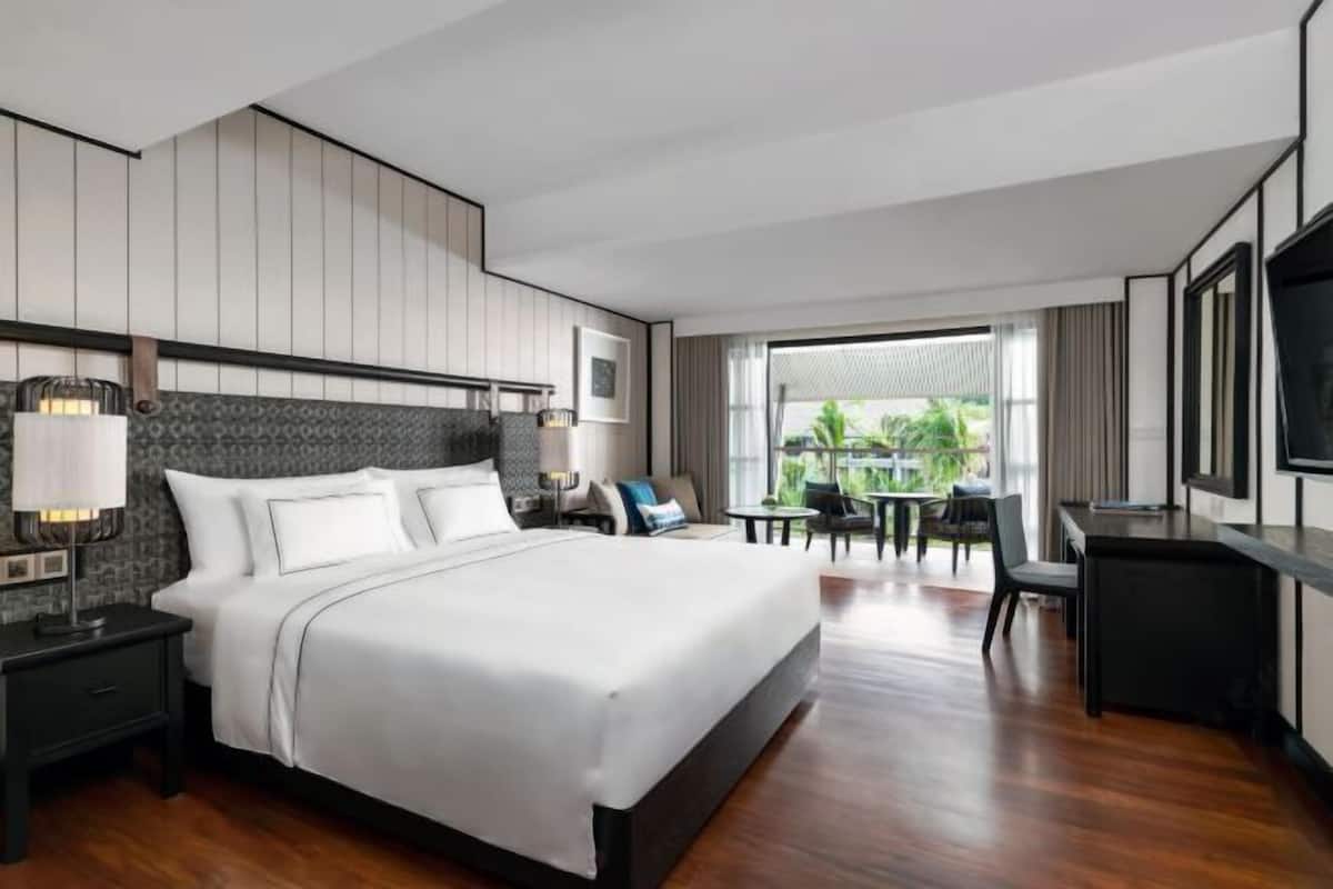 1 bedroom, premium bedding, minibar, in-room safe