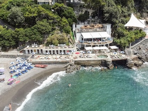 Private beach nearby, free beach shuttle, beach cabanas, sun-loungers
