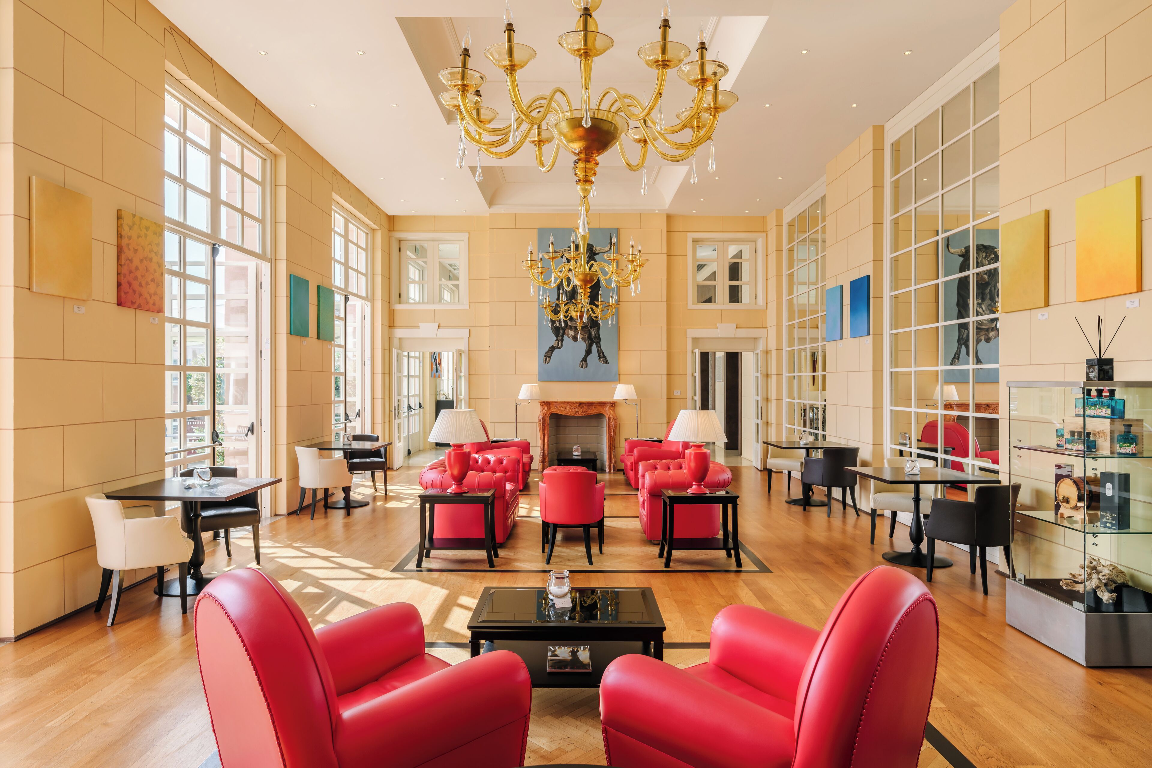 2 bars/lounges, poolside bar, beach bar