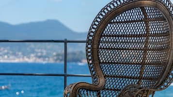 Private beach nearby, free beach shuttle, beach cabanas, sun-loungers