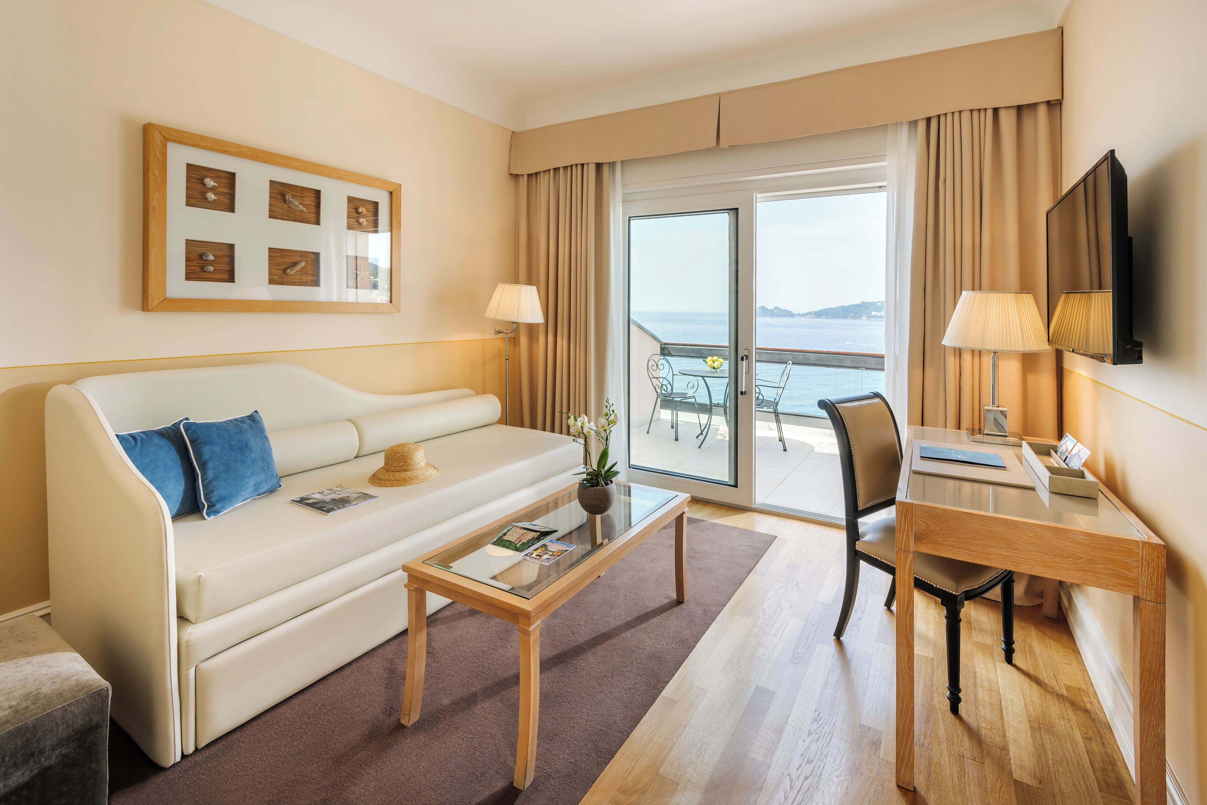 Executive Suite, Terrace, Sea View | Living area | 42-inch LCD TV with digital channels, TV, Netflix