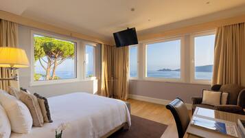 Suite panoramica, 2 camere da letto, vista mare | Minibar (con alcuni snack e alcune bevande gratis), cassaforte in camera