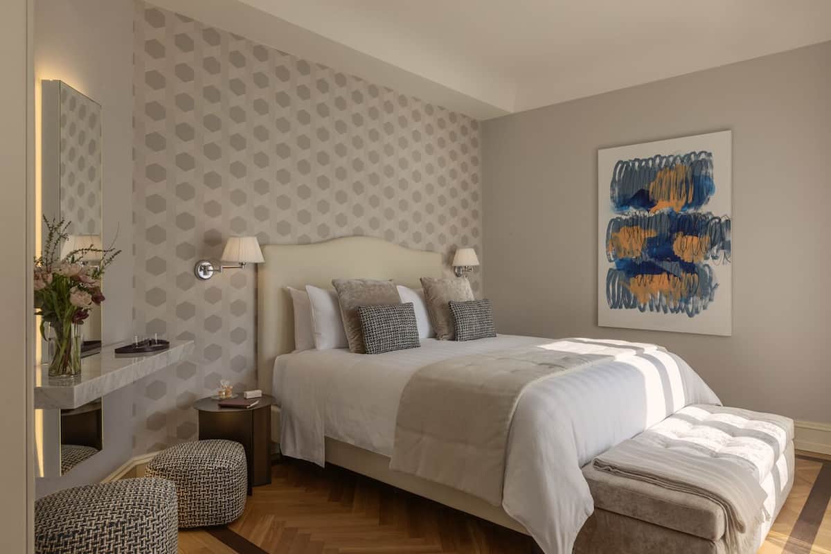 Portofino Panoramic Suite, two bedroom, Terrace, Sea View | Artículos del minibar gratis y caja de seguridad en la habitación