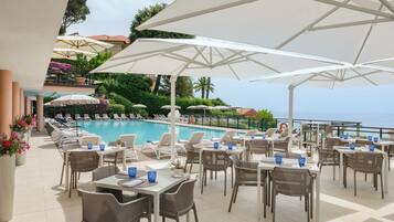 2 ravintolaa, joissa tarjoillaan aamiainen; italialainen keittiö