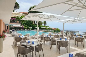 2 restaurants, breakfast, dinner served; Italian cuisine 