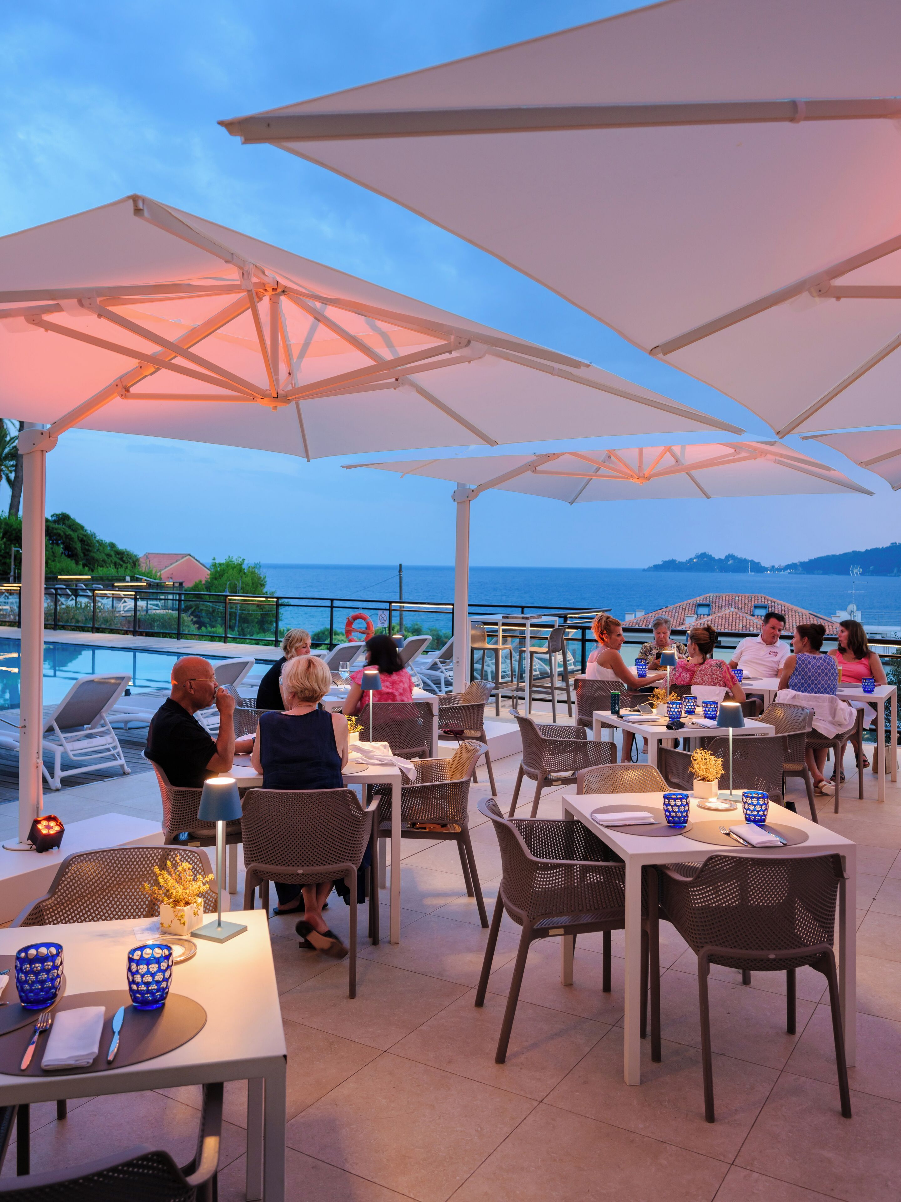 2 restaurants, breakfast, dinner served; italian cuisine