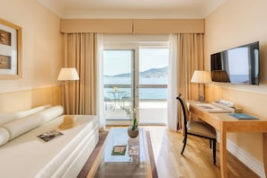 Executive-Suite, Terrasse, Meerblick | Wohnbereich