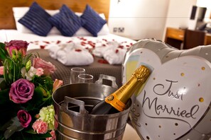 Executive Double Room | Desk, laptop workspace, soundproofing, iron/ironing board - London Croydon Aerodrome BW Signature Collection (Croydon)