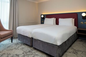 書桌、筆電工作空間、隔音、熨斗/熨衣板